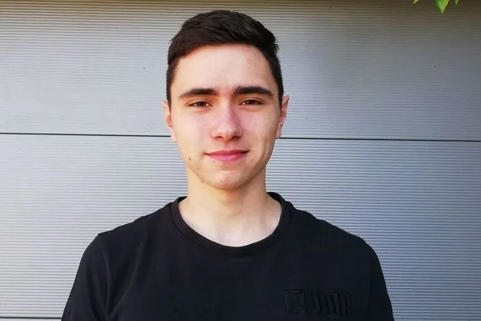 Georg Vorraber, Passail: Ich hab im Vorjahr an der HAK Weiz maturiert, dabei hab ich auf die mündliche Matura verzichtet. Meiner Meinung ist diese Matura gleich viel wert wie die in den Jahren zuvor. Es ist aber schon vorgekommen, dass jemand im Spaß sagt, ich hätte "nur eine Corona-Matura" gemacht. Das macht mir aber nichts aus.