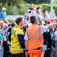 Rund 400 Passagiere mussten stundenlang im ICE ausharren, ehe sie evakuiert wurden