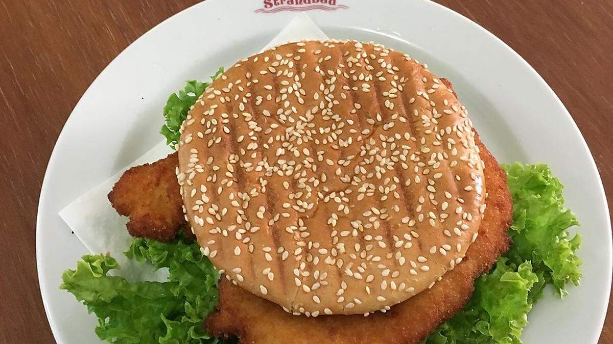 So sieht ein echter Sechs-Euro-Strandbad-Schnitzelburger aus, unschwer erkennbar am besonderen &quot;Deckel&quot; 