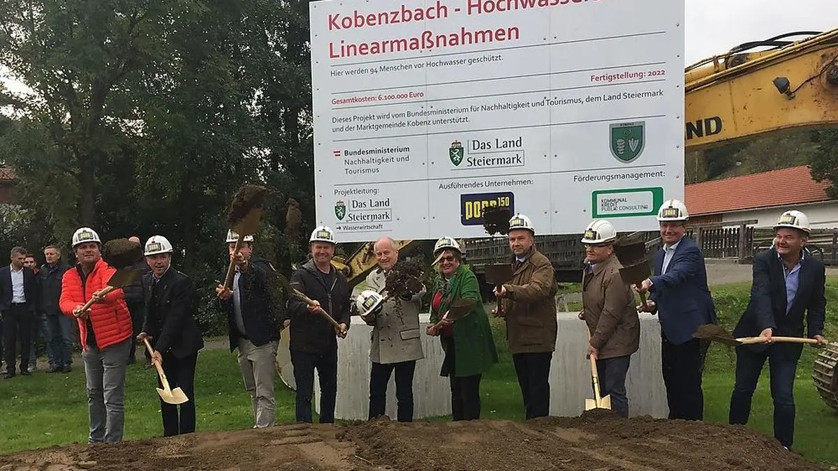 Spatenstich beim Kobenzbach, der 2017 binnen Minuten um fast zwei Meter angestiegen ist 