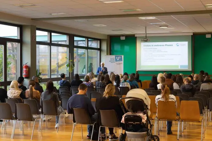 Bei einem abwechslungsreichen Programm konnten sich die Gäste ein Bild vom schulischen Alltag machen und das vielseitige Angebot der Schule kennenlernen. 