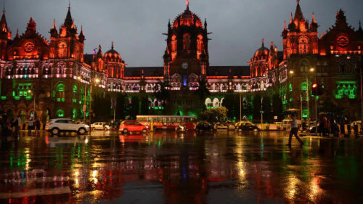 Gebäude in Indien erstrahlen in den Nationalfarben