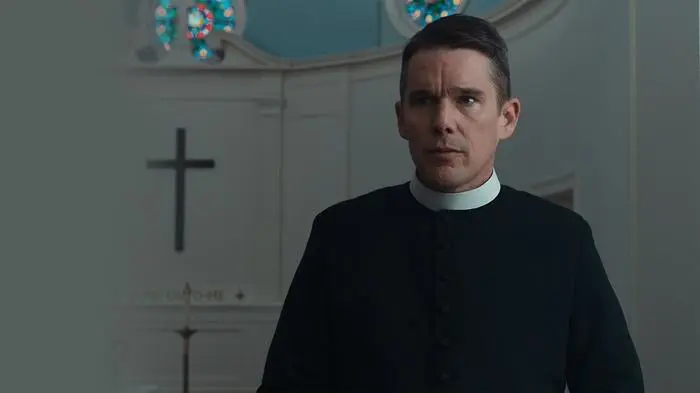 Ethan Hawke als ehemaliger Militärpriester Ernst Toller 