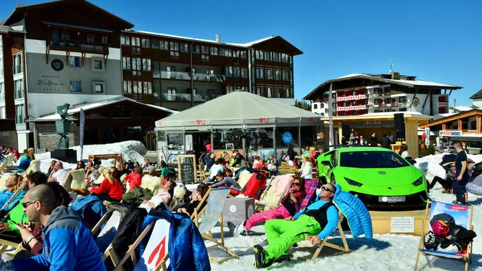 Sound of Wine: Vierzehn österreichische Winzer luden zur dritten Weinverkostung mit Musik auf die Piste neben dem Hotel Wulfenia im Skigebiet Nassfeld.