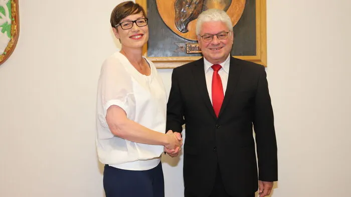Die neue Judenburger Bürgermeisterin Elke Florian und ihr Vorgänger Hannes Dolleschall (beide SPÖ)
