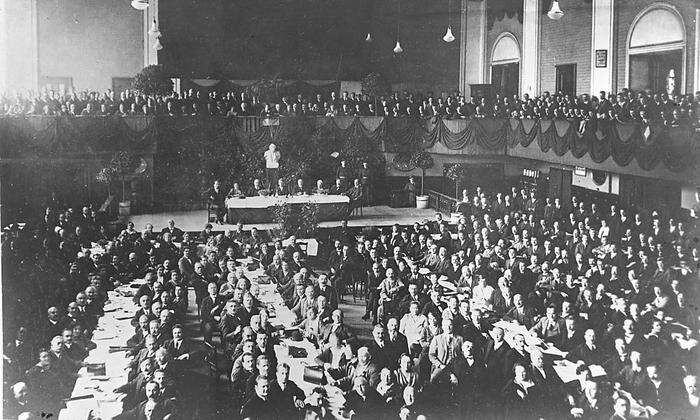 Parteitag 1926 in Linz: Die Sozialdemokraten geben sich ein neues, kämpferisches Parteiprogramm