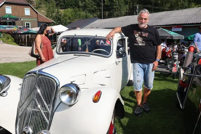ein wahrer Oldtimer Baujahr 1938: ein Citroen Traction Avant 11 BL