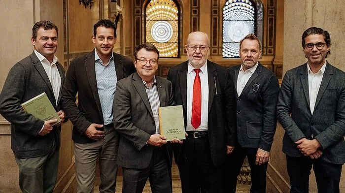 Willi Klinger und Karl Vocelka der Präsentation des neuen Werks "Wein in Österreich"