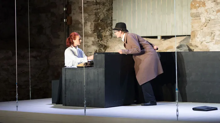 Nach "Hamlet" bringt in dieser Spielsaison Regisseur Andreas Ickelsheimer das Hörspiel "Ein Geschäft mit Träumen" von Ingeborg Bachmann erstmals auf die Bühne.