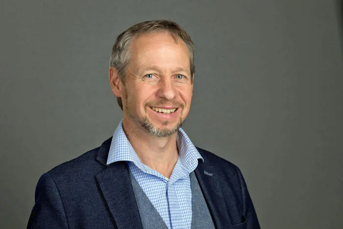 Helmut Wachernig, Obmann der Burghofspiele: "Ein bisschen mehr Normalität wäre natürlich schön, um gemeinsam die Coronakrise endlich überwinden zu können und im nächsten Jahr wieder die Burghofspieleveranstalten zu können. Ein großes Ziel ist es, endlich wieder auf der Bühne stehen zu können und dies unbeschwert und sorgenfrei. Strikte Vorsätze werde ich mir keinesetzen, aber ich werde mir vornehmen alles ruhiger und besinnlicher anzugehen."