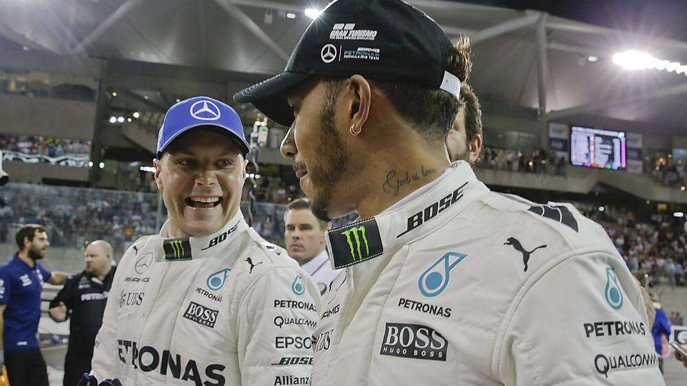 Valtteri Bottas (links) gewinnt vor Lewis Hamilton