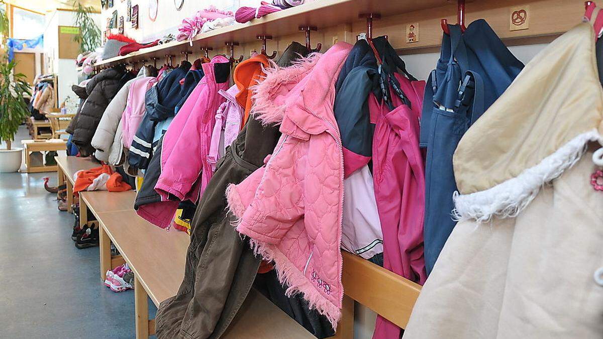 Die Garderobe im Kindergarten Etzersdorf war eine Zeit lang nicht so voll