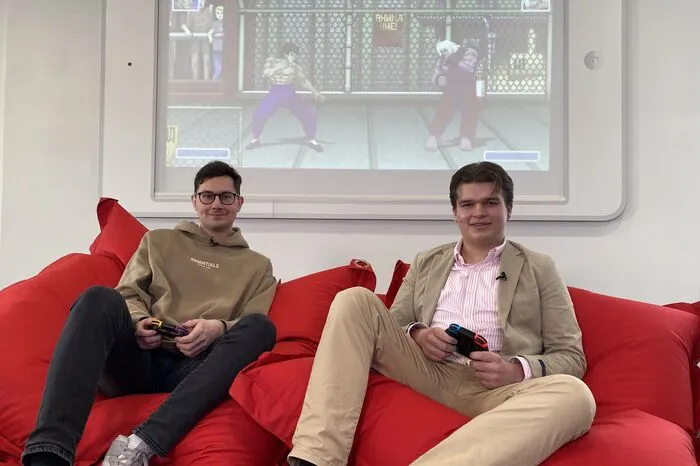 Lukas Latschen von den Neos ist mit 18 Jahren der jüngste Interviewpartner