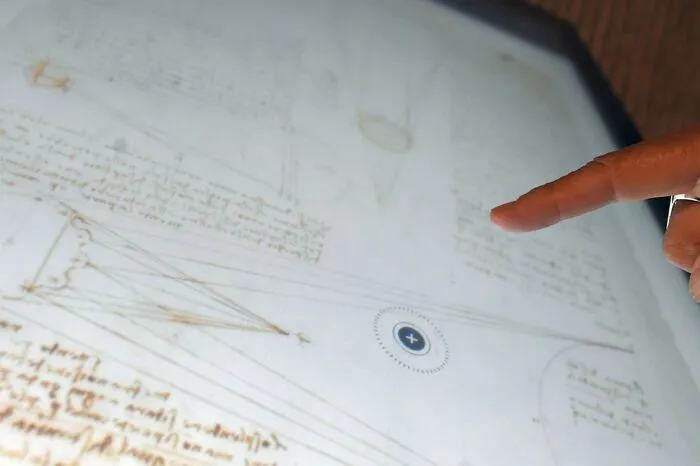 Sie enthält eine Fülle von Naturbeobachtungen, technischen Skizzen, Erfindungen, Spekulationen und Gedankenspielen. Die Niederschrift zeichnete ein Bild vom Körper der Erde als lebendigen Organismus. Hauptthema ist das Wasser. 