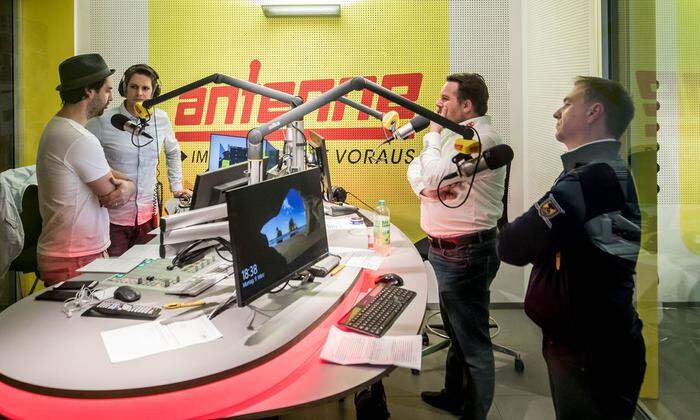 Quendler, Cik, Biedermann und Kohlmayer bei der Podcast-Aufnahme im Studio der Antenne Kärnten