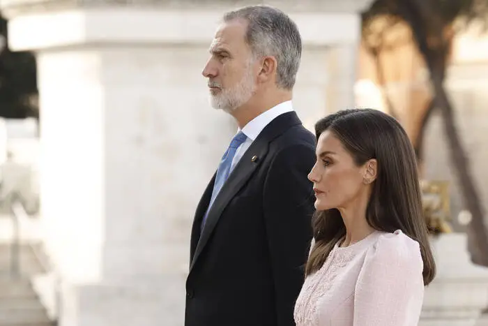 Doch auch in Spanien brodelte die Gerüchteküche: Königin Letizia wurde vorgeworfen, eine Affäre gehabt zu haben. Das Königshaus äußerte sich nicht dazu.