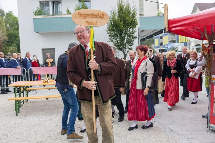 Zahlreiche Vereine feierten mit.
