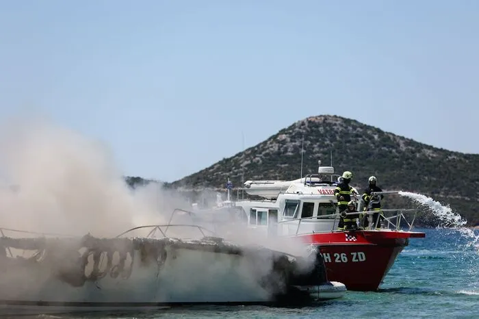 Laut Berichten sollen die Betroffenen derzeit in Kroatien festsitzen. Sie dürfen nicht ausreisen, ehe die Behörden den Unfall nicht untersucht haben.