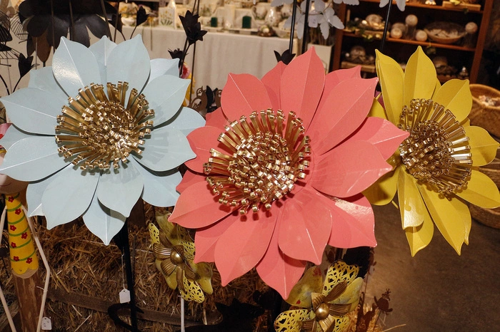 Im Schlosshof wartet auf die Besucher eine Gartenausstellung.