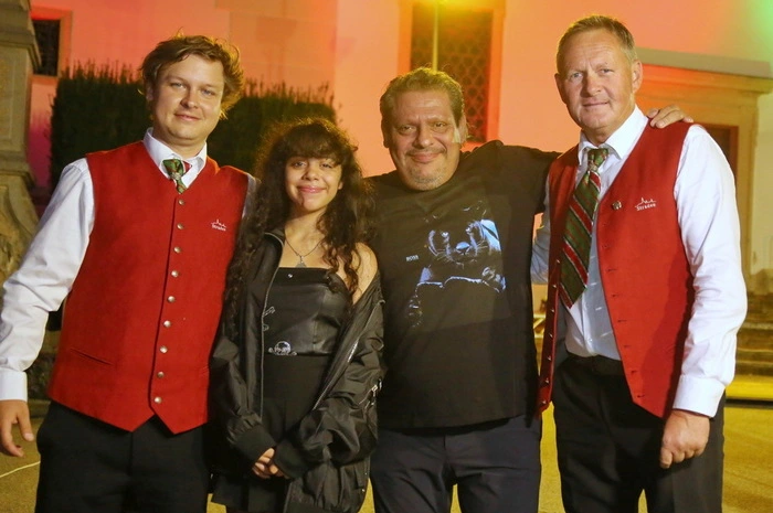 Peter Lenz (l.) und Obmann Klaus Zidek (r.) begrüßten den international gefragten Posaunisten Luis Bonilla mit Begleitung.