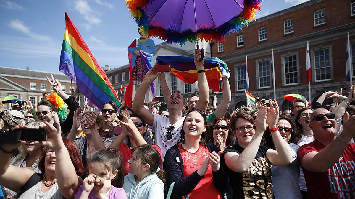 Homo-Ehe bald erlaubt: Schwule und Lesben in Irland feiern