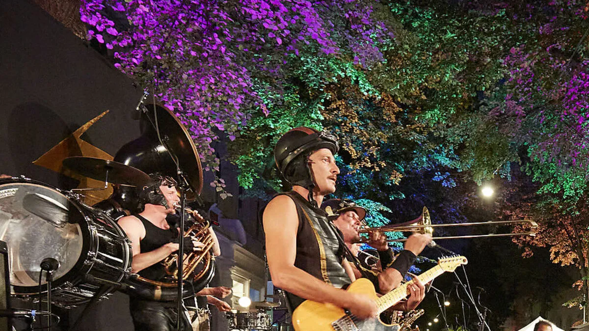 Bringen die Kaiserfeldgasse zum Grooven: die OOZ Band 