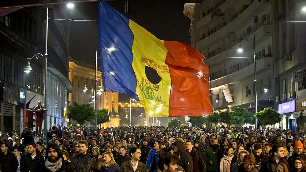 Tausende Rumänen zogen durch Bukarest