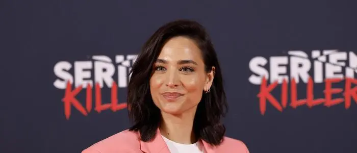 Moderatorin Amira Aly bei der Eröffnung der True-Crime-Ausstellung Serienkiller in Köln