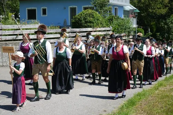 Den musikalischen Auftakt lieferte die Gamsbartlkapelle Osterwitz unter Kapellmeisterin Maria Strohmaier mit dem Marsch „Gruß an Böhmen“ – ein stimmungsvoller Beginn für einen gelungenen Musiknachmittag.