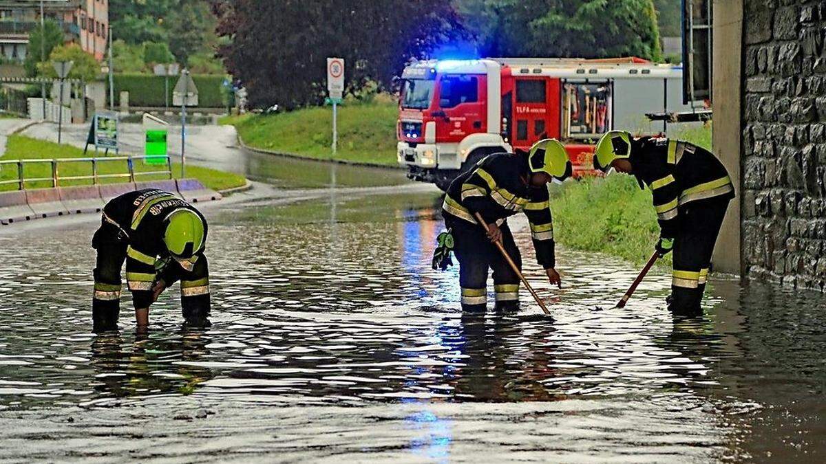 Die Eisenbahnunterführung Knittelfeld stand eine halben Meter unter Wasser