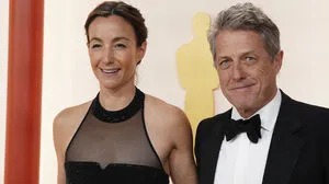 Hugh Grant mit Anna Elisabet Eberstein