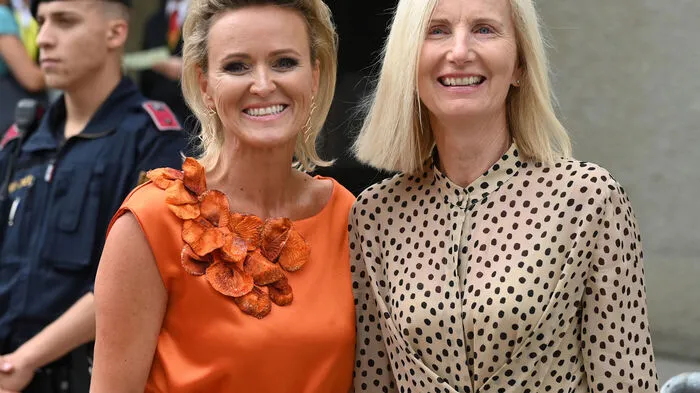 Alexandra Meissnitzer und ÖSV-Präsidentin Roswitha Stadlober im Rahmen der Eröffnung der Salzburger Festspiele