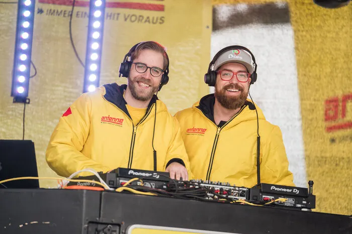Die Antenne-DJs heizten den Schülern ein!