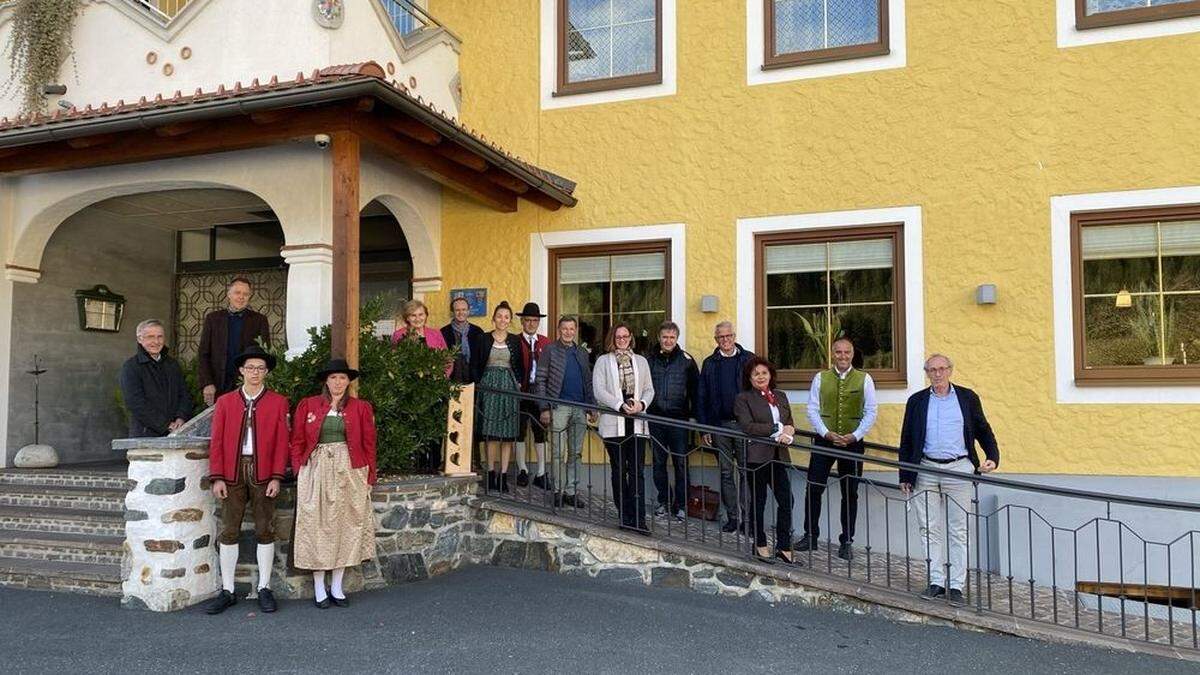 Im Herbst vergangenen Jahres machte sich die Jury ein Bild von Trebesing. Mit dabei: Altbürgermeister Christian Genshofer und Regionalmanagerin Christine Sitter