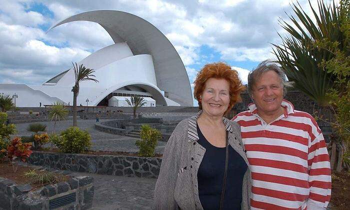 Heide Rabal im Jahr 2004 mit Dietmar Pflegerl (1943-2007) anlässlich eines Gastspiels in Santa Cruz, teneriffa)