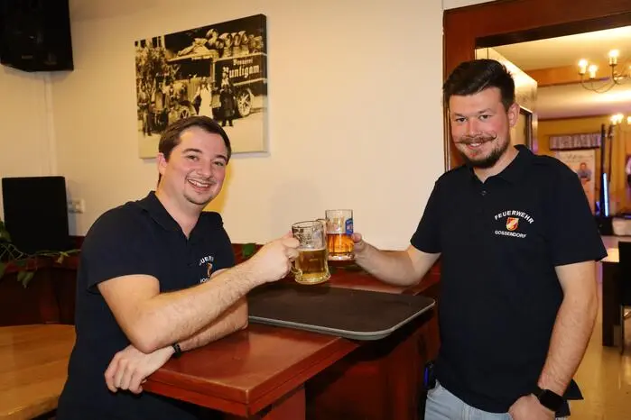 Klicken Sie sich durch die besten Bilder vom Feuerwehrball! 