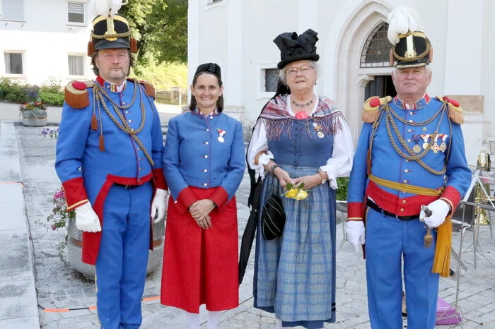 Die Bürgerkorpsmusik Straßburg unter Obmann und Bürgermeister Franz Pirolt (links)sowie Kapellmeisterin Eva Kainbacher (2. von links) feierte am Sonntag ihr 70-Jahr-Jubiläum. 