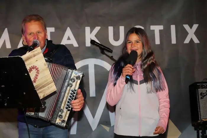 Die Torfrau Franziska Rogatsch beim „Jodeln“.