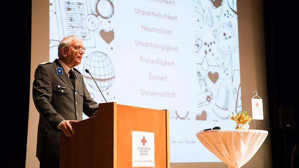 Rotkreuz-Präsident Werner Weinhofer bei seiner Rede
