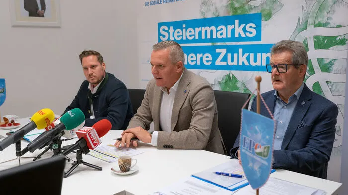 FPÖ-Bezirksparteiobmann  Marco Triller, FPÖ-Landesparteiobmann Mario Kunasek und stv. FPÖ-Stadtparteiobmann Gerd Krusche