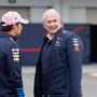 Sergio Perez im Gespräch mit Helmut Marko