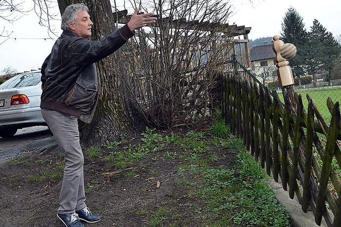Am Ostermontag findet bei Schönwetter um 14 Uhr im Villacher Stadtteil Vassach das Kugelstechen statt. Zwei Mannschaften mit bis zu 15 Teilnehmern treten gegeneinander an und ziehen mit jeweils einer Holzkugel und einem Holzkegel von einer Station zur nächsten. Ziel ist es, dass die Mitspieler den Holzkegel aus weiter Entfernung direkt mit der Kugel umschießen, ohne dass sie hinter dem Kegel landet. Beim Stechen muss der Kegel im freien Fall von der Kugel getroffen werden. Gespielt wird beim Vassacher Kugelstechen um eine Jause.