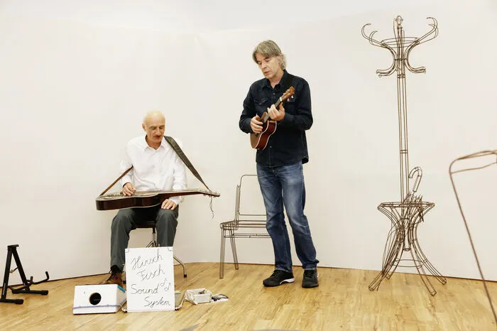 Wegen Schlechtwetters war die Veranstaltung aus Gerhilds Garten ins Museum verlegt worden. Die zahlreichen Gäste wurden mit einer hochkarätigen Text-Musik-Performance belohnt.