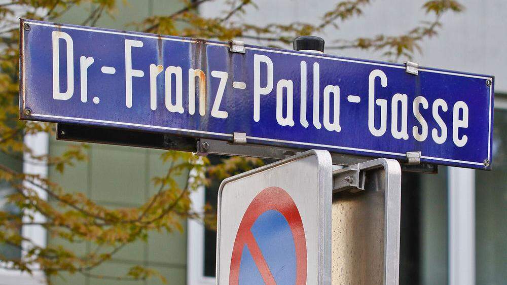 Egyd Gstättner: Egyd Gstättner hofft auf große Umwälzungen in der Klagenfurter Dr. Franz Palla-Gasse