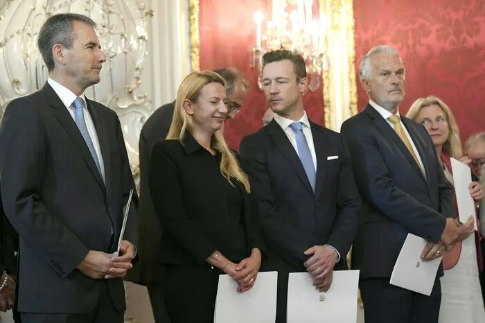 Die Fortführung der Amtsgeschäfts ist nur für eine kurze Übergangsfrist geplant, bis eine neue Regierung angelobt ist.