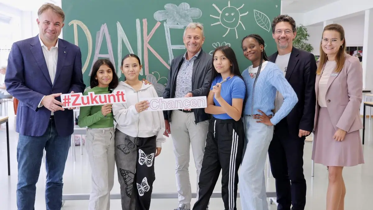 vl.: Siegfried Huber (Vorstandsprecher Kärntner Sparkasse), Johann Lintner (Vorsitzender der Privatstiftung Kärntner Sparkasse), Ernst Sandriesser (Direktor Caritas), Roberta Striedinger (Caritas Fundraising)