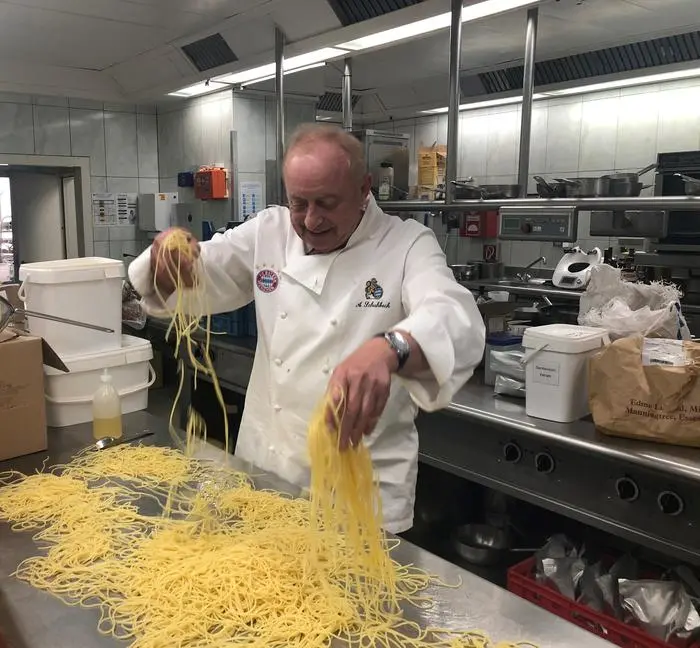 So sieht sich Schuhbeck am liebsten: beim Kochen