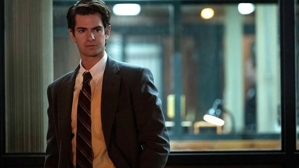 Andrew Garfield als Detective Jeb Pyre 