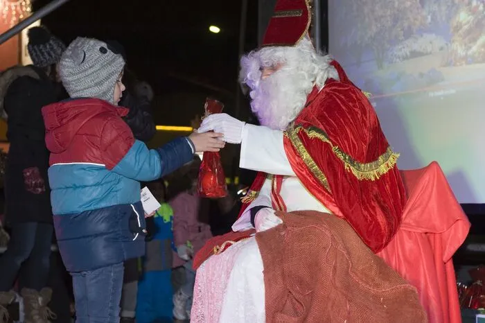 Vom Nikolaus bekam jedes Kind ein Sackerl mit Nüssen und Süßigkeiten.