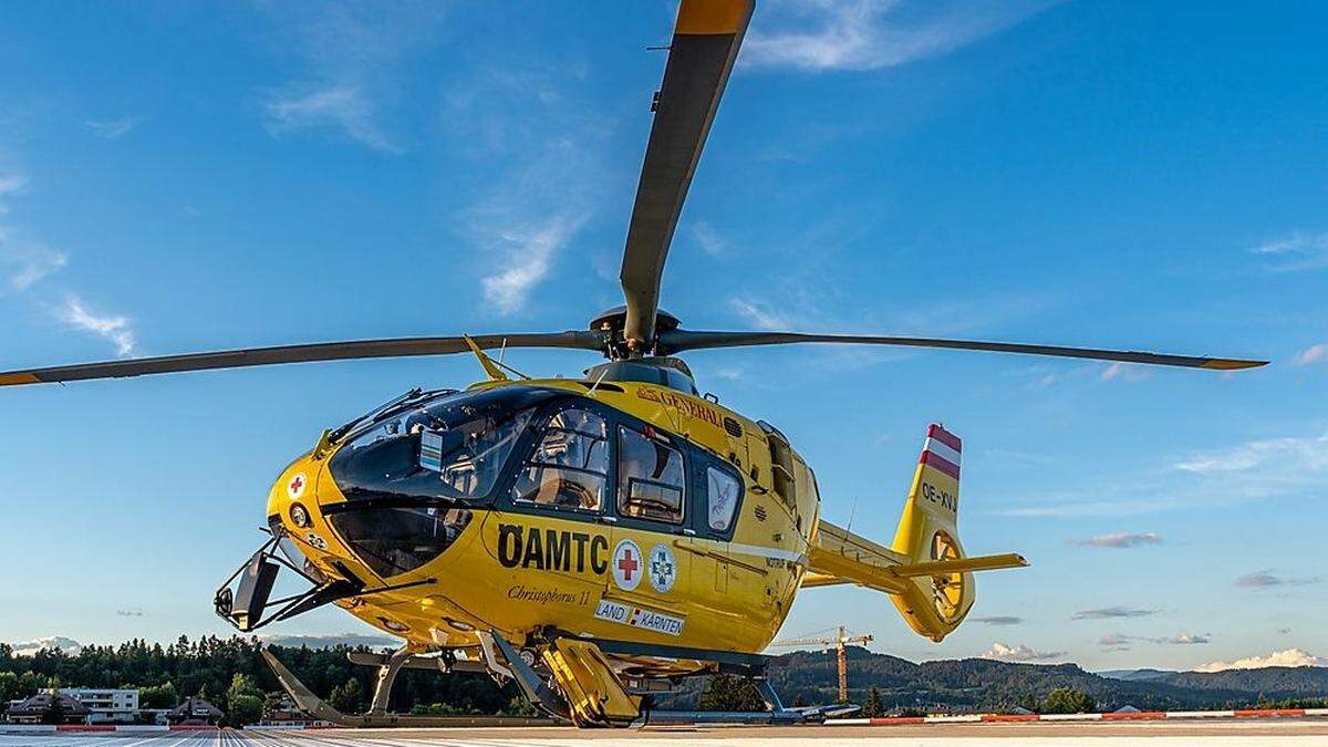 Der Verletzte wurde mit dem C 11 ins Klinikum Klagenfurt geflogen (Archivbild)